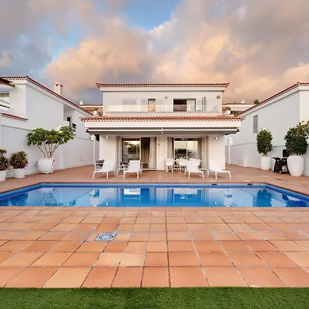 Espectacular Aurora By Paramount Holidays Villa