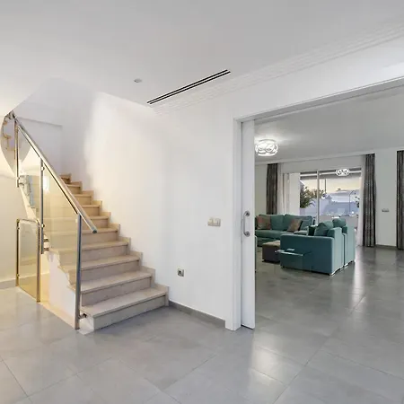 Espectacular Aurora By Paramount Holidays Villa *