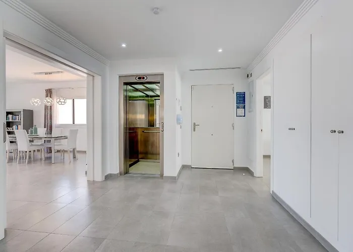 Espectacular Aurora By Paramount Holidays Villa *