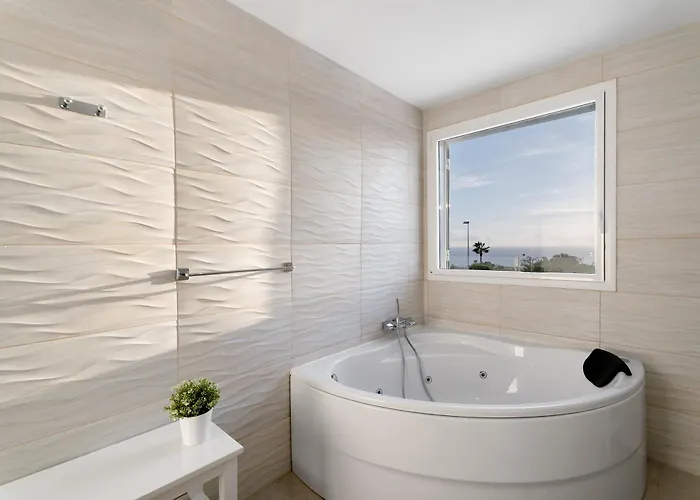 Espectacular Aurora By Paramount Holidays Puerto de Santiago (Tenerife)