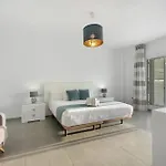 Espectacular Aurora By Paramount Holidays Villa