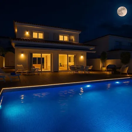 Espectacular Aurora By Paramount Holidays فيلة