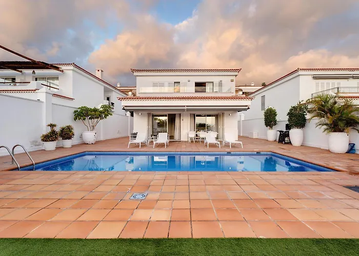 Espectacular Aurora By Paramount Holidays Villa